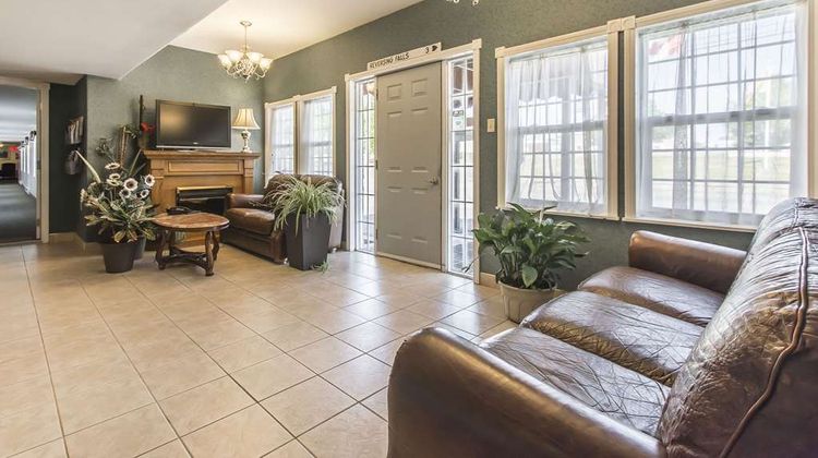Econo Lodge & Suites Lobby