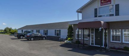 Econo Lodge & Suites Exterior