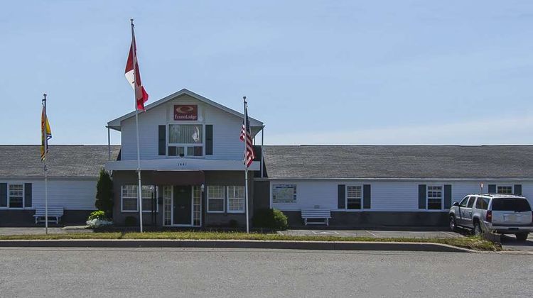 Econo Lodge & Suites Exterior