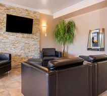 Comfort Inn & Suites Shawinigan Lobby