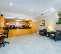 Quality Inn Downtown Lobby