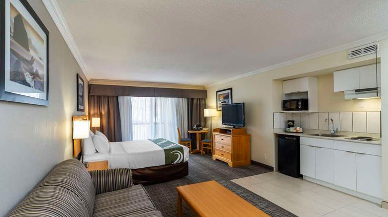 <b>Quality Inn Downtown Room</b>. Images powered by <a href="https://iceportal.shijigroup.com/" title="IcePortal" target="_blank">IcePortal</a>.