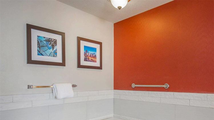 Comfort Inn & Suites University Room