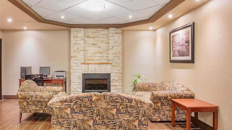 <b>Comfort Inn & Suites University Lobby</b>. Images powered by <a href="https://iceportal.shijigroup.com/" title="IcePortal" target="_blank">IcePortal</a>.