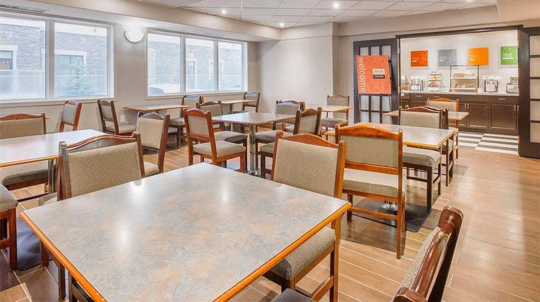 <b>Comfort Inn & Suites University Restaurant</b>. Images powered by <a href="https://iceportal.shijigroup.com/" title="IcePortal" target="_blank">IcePortal</a>.