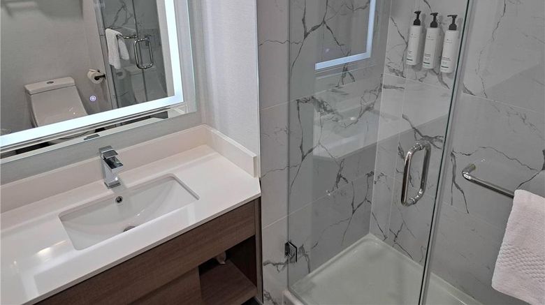 <b>Comfort Hotel Vancouver Airport Room</b>. Images powered by <a href="https://iceportal.shijigroup.com/" title="IcePortal" target="_blank">IcePortal</a>.
