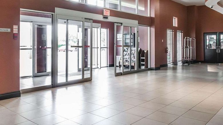 <b>Comfort Hotel Airport North Lobby</b>. Images powered by <a href="https://iceportal.shijigroup.com/" title="IcePortal" target="_blank">IcePortal</a>.