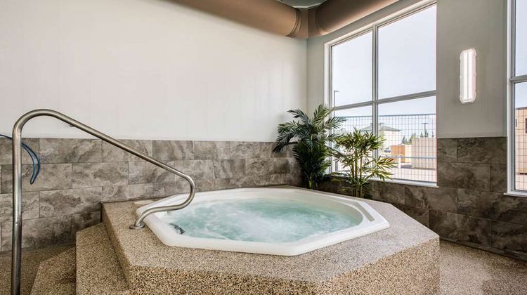 Comfort Inn & Suites Red Deer Pool