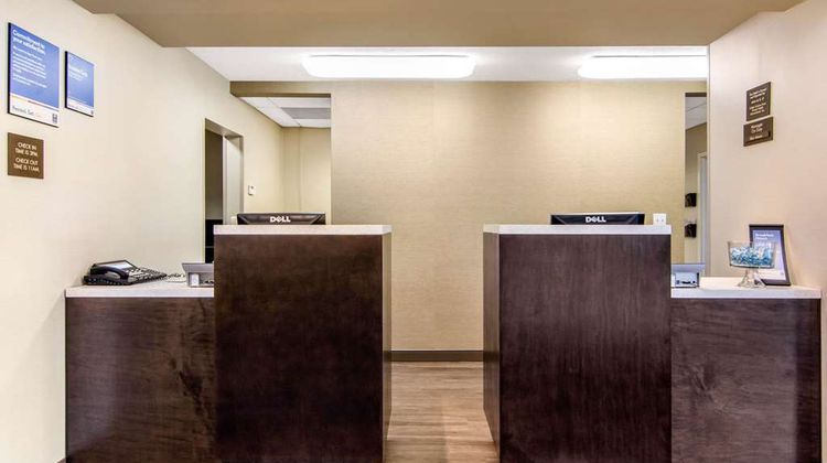 Comfort Inn & Suites Red Deer Lobby