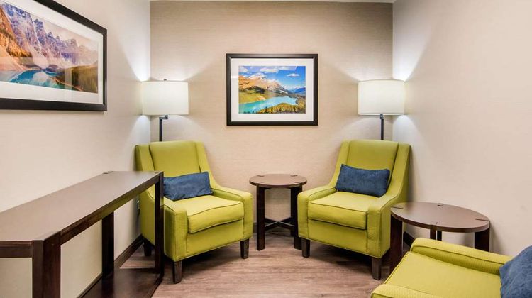 Comfort Inn & Suites Red Deer Lobby