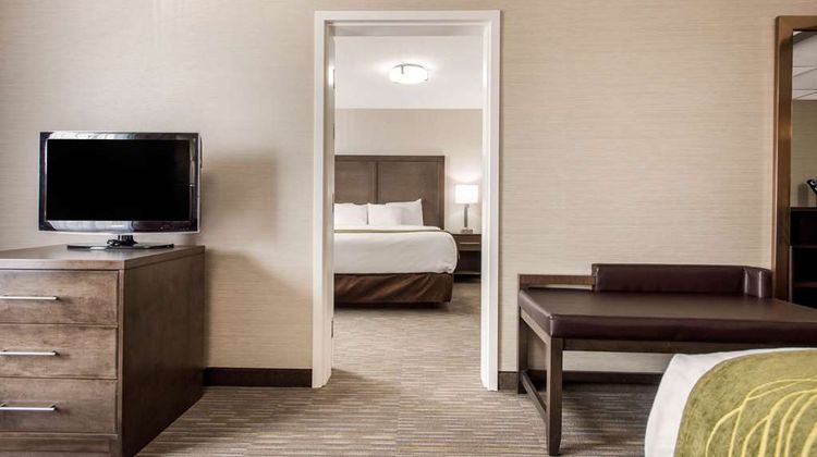 Comfort Inn & Suites Red Deer Suite