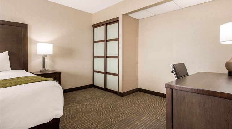 Comfort Inn & Suites Red Deer Suite