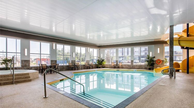 Comfort Inn & Suites Red Deer Pool