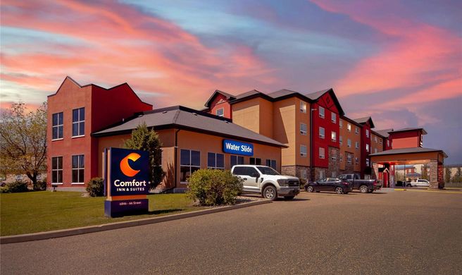 Comfort Inn & Suites Red Deer Exterior