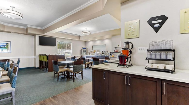 <b>Comfort Inn & Suites Red Deer Restaurant</b>. Images powered by <a href="https://iceportal.shijigroup.com/" title="IcePortal" target="_blank">IcePortal</a>.