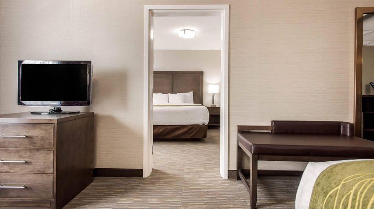 Comfort Inn & Suites Red Deer Suite