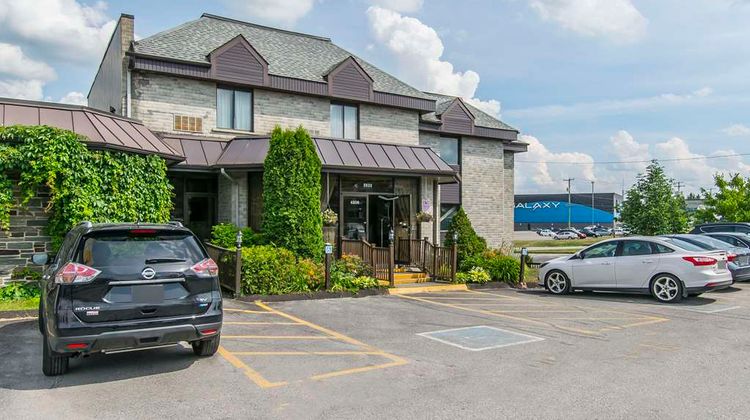 Quality Hotel & Suites Sherbrooke Exterior