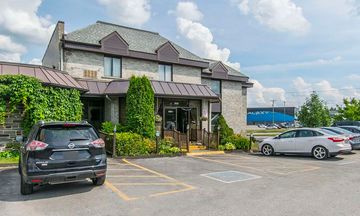 Quality Hotel & Suites Sherbrooke