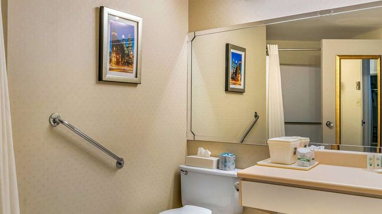 Quality Hotel & Suites Sherbrooke Room