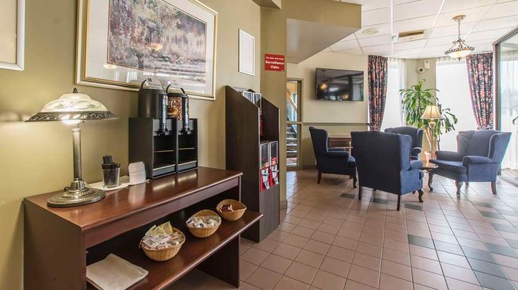 Quality Hotel & Suites Sherbrooke Lobby