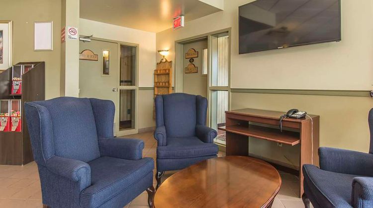Quality Hotel & Suites Sherbrooke Lobby