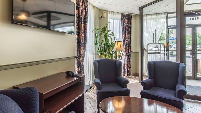 <b>Quality Hotel & Suites Sherbrooke Lobby</b>. Images powered by <a href="https://iceportal.shijigroup.com/" title="IcePortal" target="_blank">IcePortal</a>.