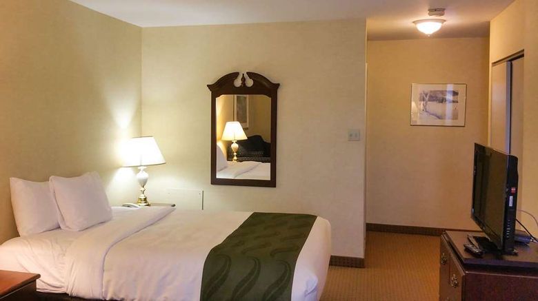 <b>Quality Hotel & Suites Sherbrooke Room</b>. Images powered by <a href="https://iceportal.shijigroup.com/" title="IcePortal" target="_blank">IcePortal</a>.