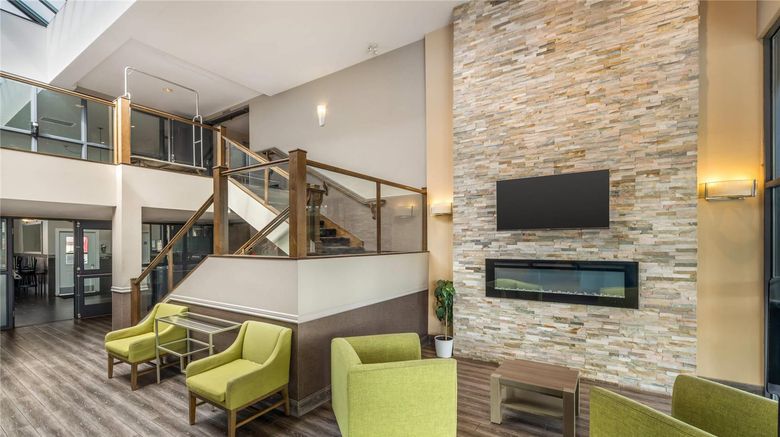 <b>Quality Inn Lobby</b>. Images powered by <a href="https://iceportal.shijigroup.com/" title="IcePortal" target="_blank">IcePortal</a>.