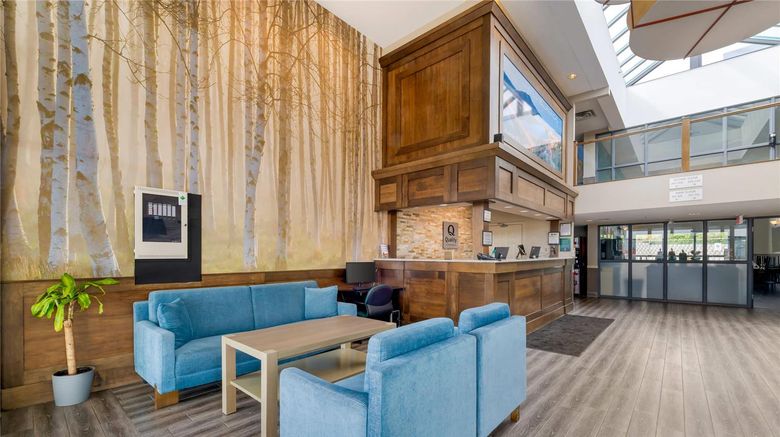 <b>Quality Inn Lobby</b>. Images powered by <a href="https://iceportal.shijigroup.com/" title="IcePortal" target="_blank">IcePortal</a>.