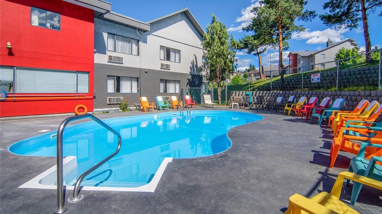 <b>Quality Inn Pool</b>. Images powered by <a href="https://iceportal.shijigroup.com/" title="IcePortal" target="_blank">IcePortal</a>.