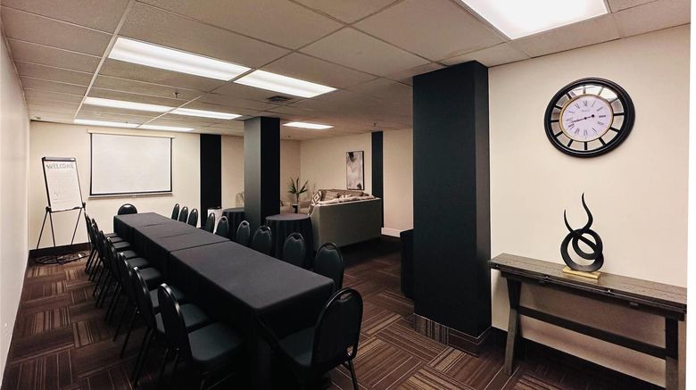 <b>Quality Inn Meeting</b>. Images powered by <a href="https://iceportal.shijigroup.com/" title="IcePortal" target="_blank">IcePortal</a>.
