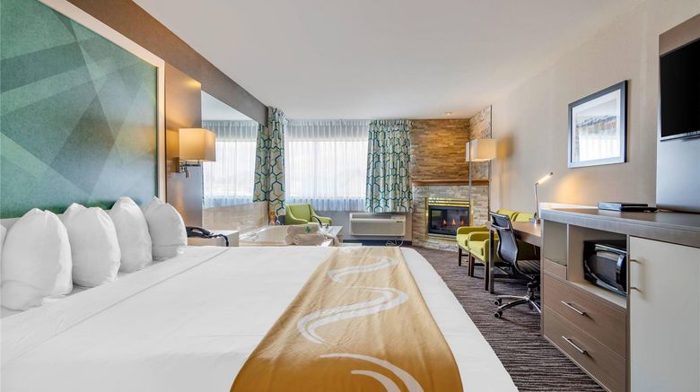 <b>Quality Inn Room</b>. Images powered by <a href="https://iceportal.shijigroup.com/" title="IcePortal" target="_blank">IcePortal</a>.