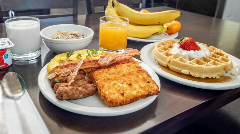 <b>Quality Inn Restaurant</b>. Images powered by <a href="https://iceportal.shijigroup.com/" title="IcePortal" target="_blank">IcePortal</a>.