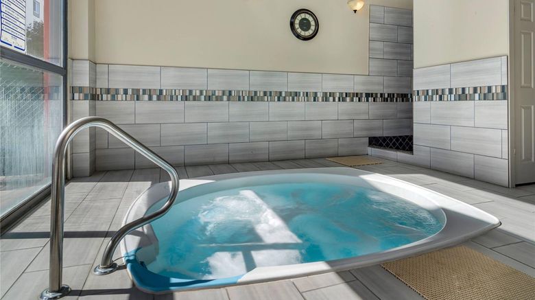 <b>Quality Inn Pool</b>. Images powered by <a href="https://iceportal.shijigroup.com/" title="IcePortal" target="_blank">IcePortal</a>.