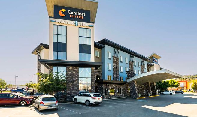 Comfort Suites Kelowna Exterior