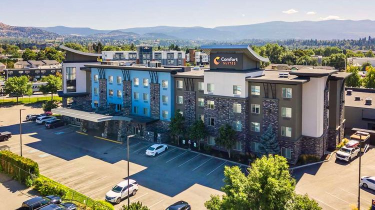 Comfort Suites Kelowna Exterior