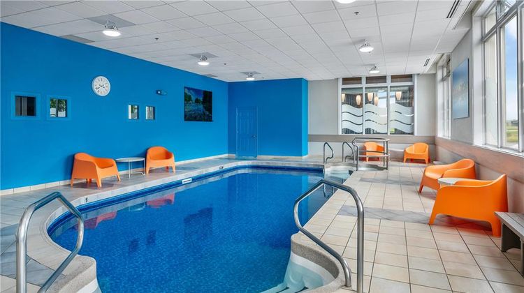 Quality Suites Pool