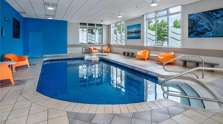 Quality Suites Pool
