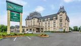 Quality Suites Exterior