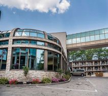 Quality Hotel Fallsview Cascade Exterior