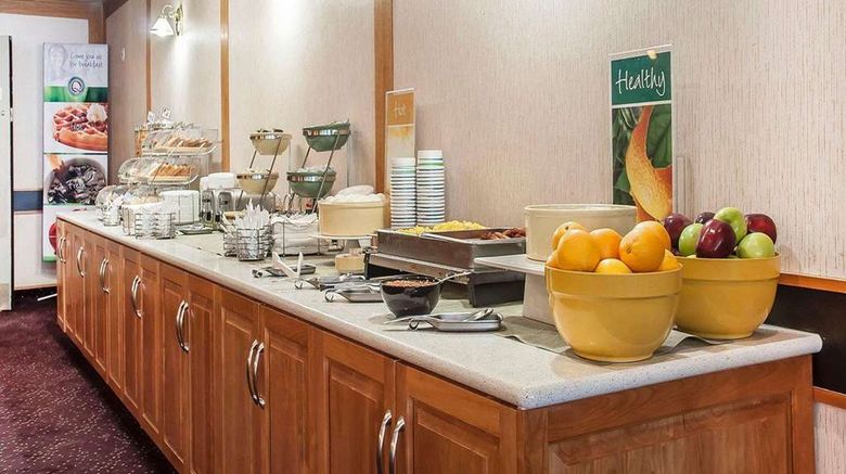 <b>Quality Hotel Fallsview Cascade Restaurant</b>. Images powered by <a href="https://iceportal.shijigroup.com/" title="IcePortal" target="_blank">IcePortal</a>.
