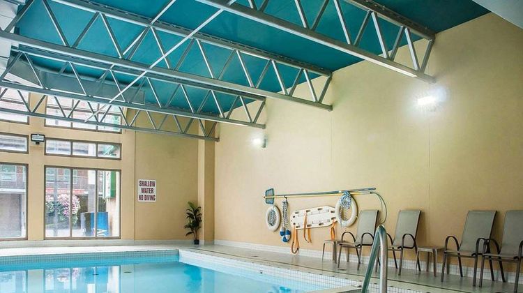 Quality Hotel Fallsview Cascade Pool