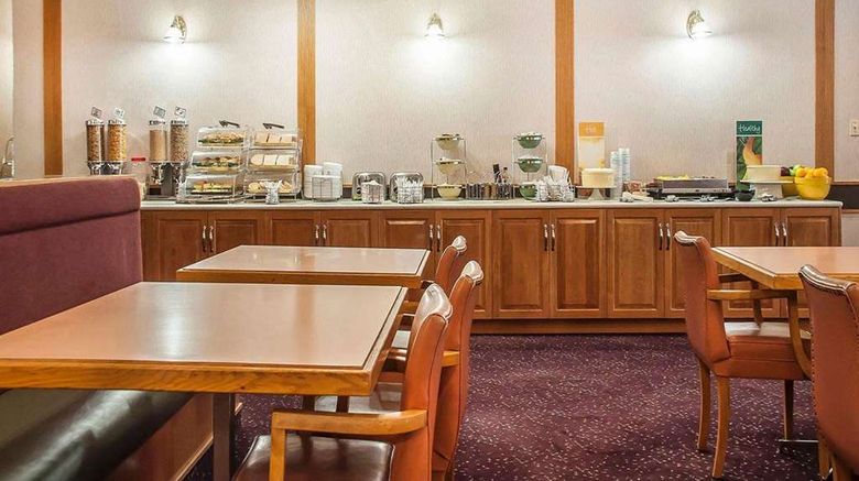 <b>Quality Hotel Fallsview Cascade Restaurant</b>. Images powered by <a href="https://iceportal.shijigroup.com/" title="IcePortal" target="_blank">IcePortal</a>.