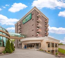 Quality Hotel Fallsview Cascade Exterior