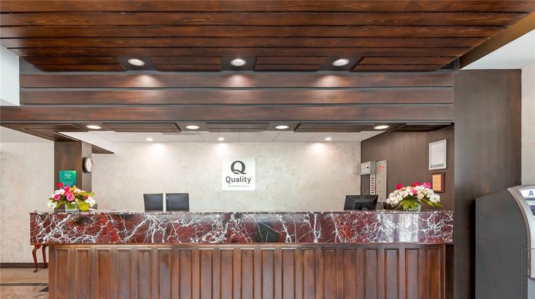 Quality Hotel Fallsview Cascade Lobby