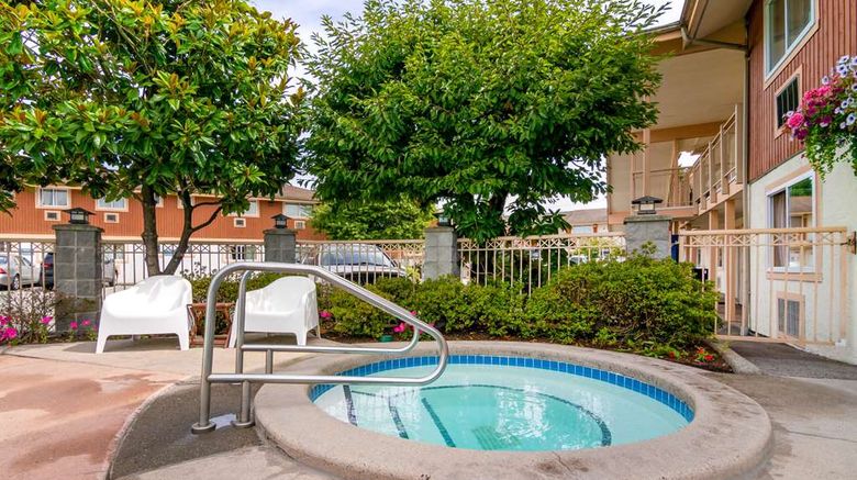 <b>Econo Lodge Inn and Suites North Vancouver Pool</b>. Images powered by <a href="https://iceportal.shijigroup.com/" title="IcePortal" target="_blank">IcePortal</a>.