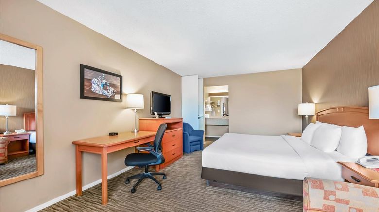 <b>Econo Lodge Inn and Suites North Vancouver Room</b>. Images powered by <a href="https://iceportal.shijigroup.com/" title="IcePortal" target="_blank">IcePortal</a>.