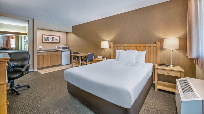 <b>Econo Lodge Inn and Suites North Vancouver Suite</b>. Images powered by <a href="https://iceportal.shijigroup.com/" title="IcePortal" target="_blank">IcePortal</a>.