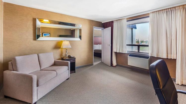 Quality Inn Toronto Airport Suite