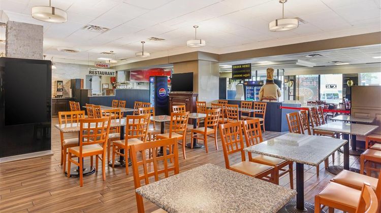 Quality Inn Toronto Airport Restaurant